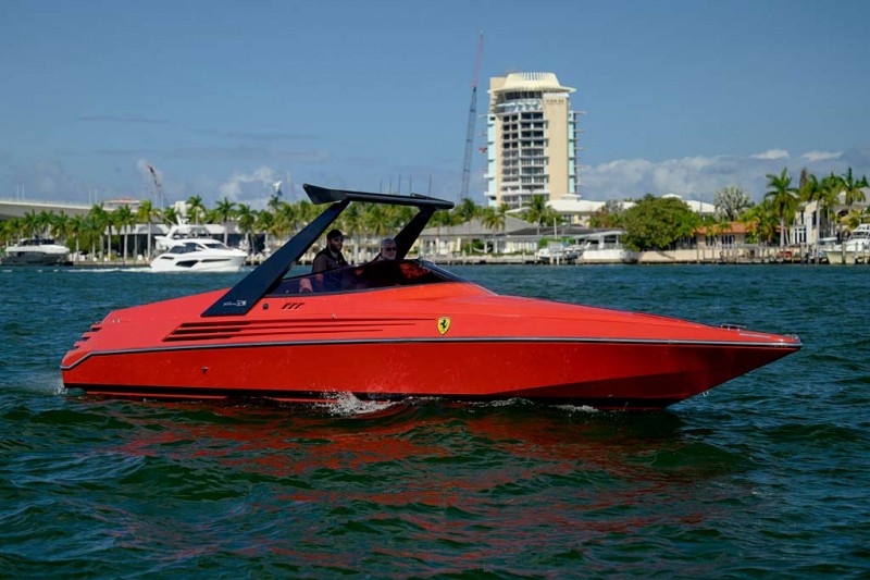 Редкий катер Riva Ferrari 32 выставлен на торги: таких в мире всего 40 штук