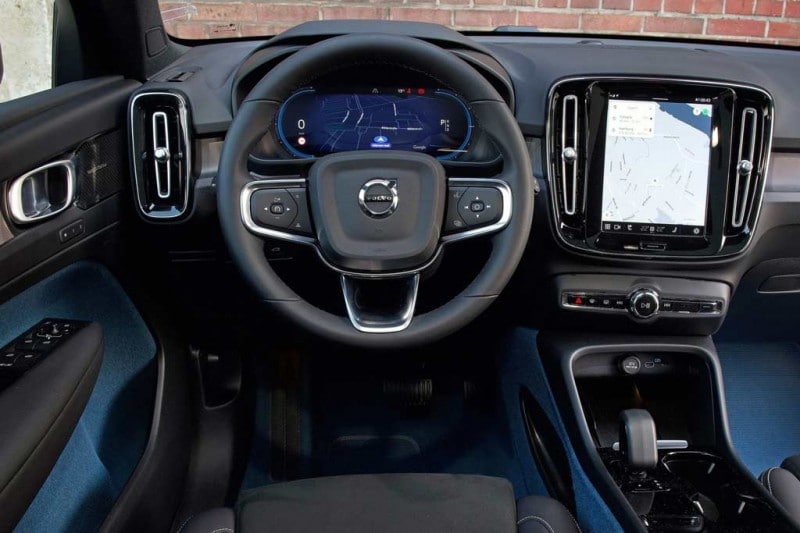 Для электрического Volvo C40 стала доступна одномоторная версия Single Motor 3 Для электрического Volvo C40 стала доступна одномоторная версия Single Motor