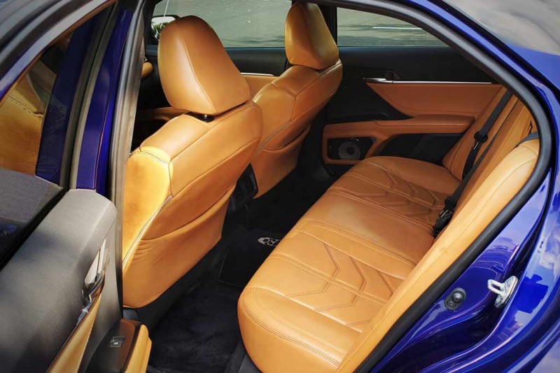 В продаже яркая Toyota Camry V6 XSE экс-ведущего Top Gear с доработками на $100 000