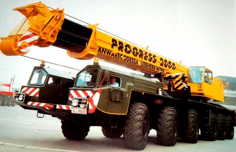 Прогресс-2000: посмотрите на уникальный 120-тонный автокран времен СССР