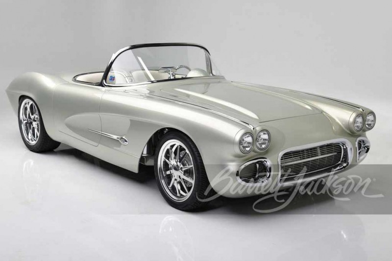 На торги выставлено сразу два эффектных рестомода на базе Chevrolet Corvette C1