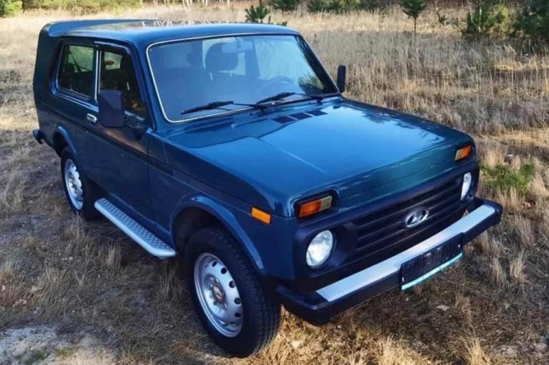 Посмотрите на редкую удлиненную Lada Niva Bikal с пристройкой в задней части