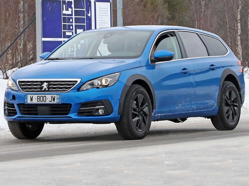 Новый кроссовер Peugeot заметили на тестах