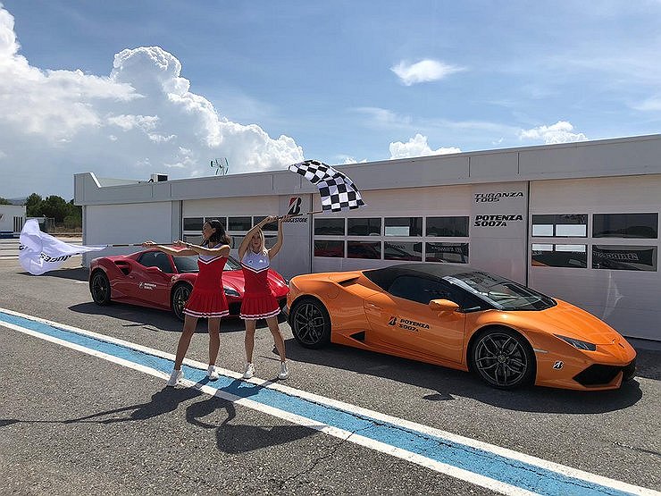 Ferrari и Lamborghini отказались от поставок автомобилей в Россию 1 Ferrari и Lamborghini отказались от поставок автомобилей в Россию