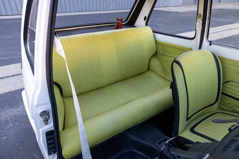 Известный актер Том Хэнкс решил продать подаренный ему компакт Polski Fiat 126p 5 Известный актер Том Хэнкс решил продать подаренный ему компакт Polski Fiat 126p