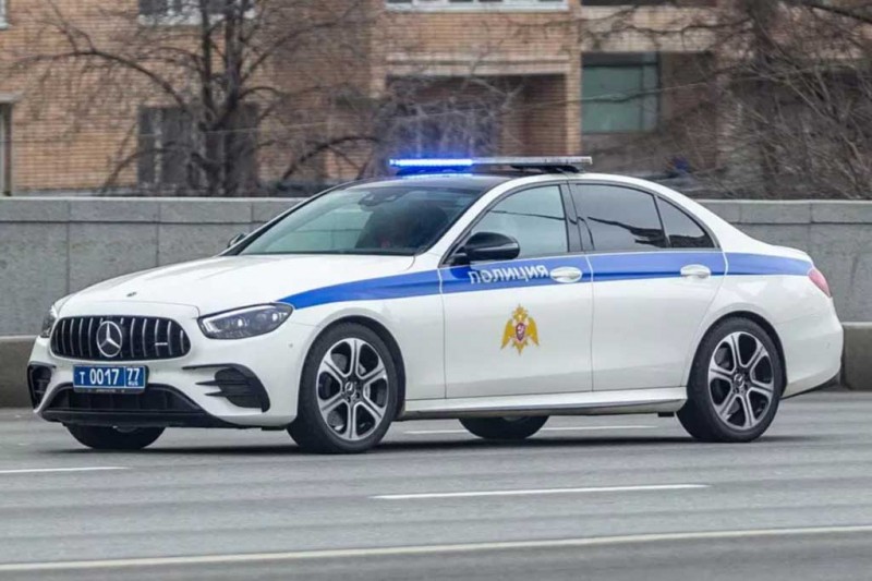 Служебный парк столичной полиции пополнился мощным Mercedes-AMG E53