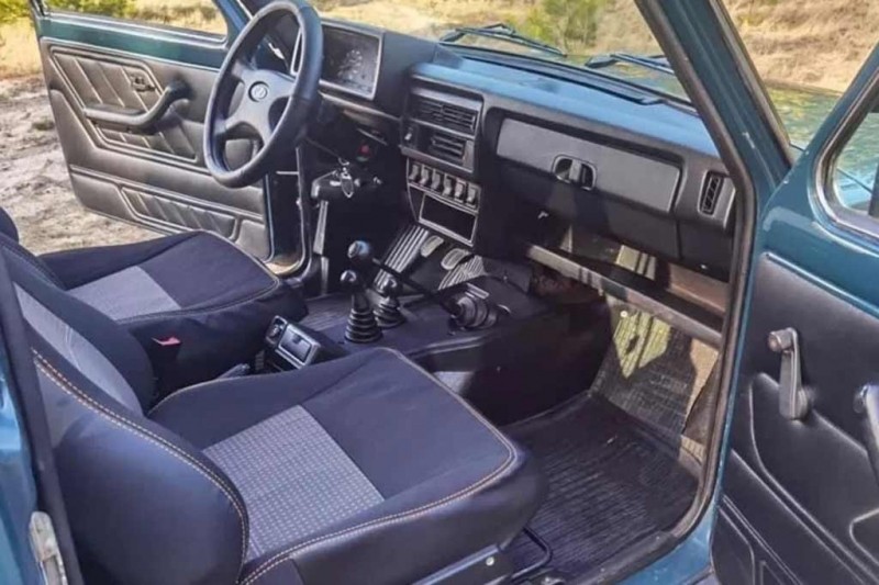 Посмотрите на редкую удлиненную Lada Niva Bikal с пристройкой в задней части