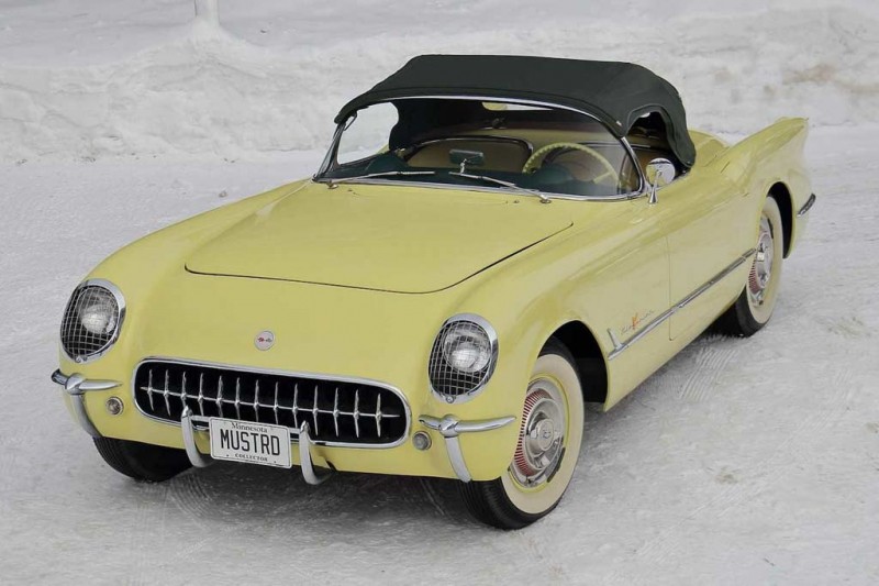Раритетный кабриолет Corvette C1 1955 необычного цвета выставлен на торги