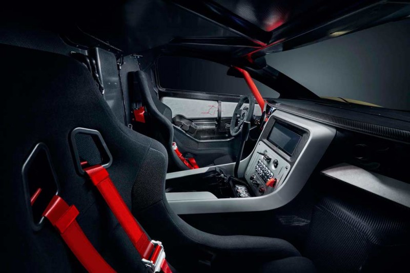 Внедорожник Prodrive Hunter: представлен &laquo;Феррари для пустыни&raquo; за 171 млн рублей