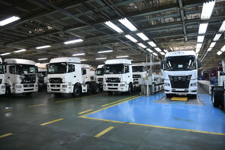 Без &laquo;автомата&raquo; и с карбюратором: какими станут автомобили LADA, ГАЗ, УАЗ и КамАЗ