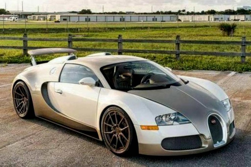 Единственный золотисто-бежевый Bugatti Veyron 2008 года оценили почти в ₽200 млн