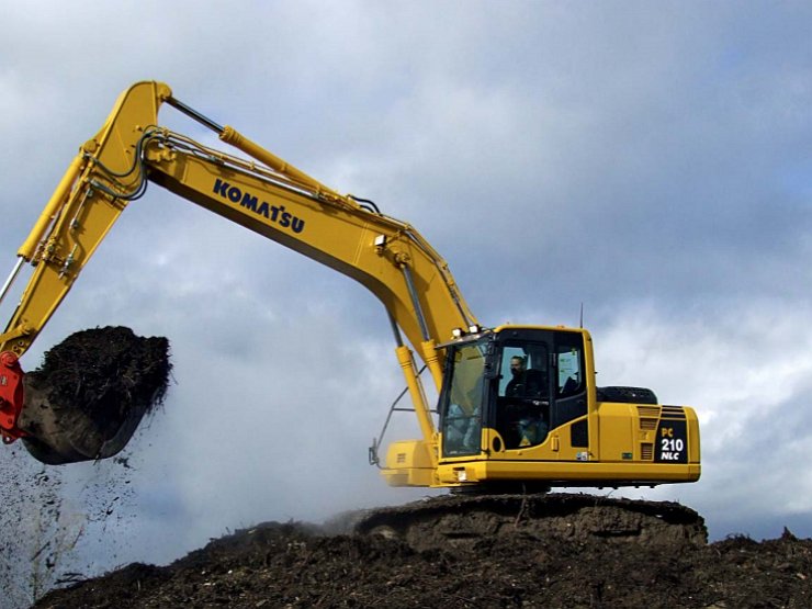 Hitachi и Komatsu «заморозили» поставки строительной и спецтехники в Россию