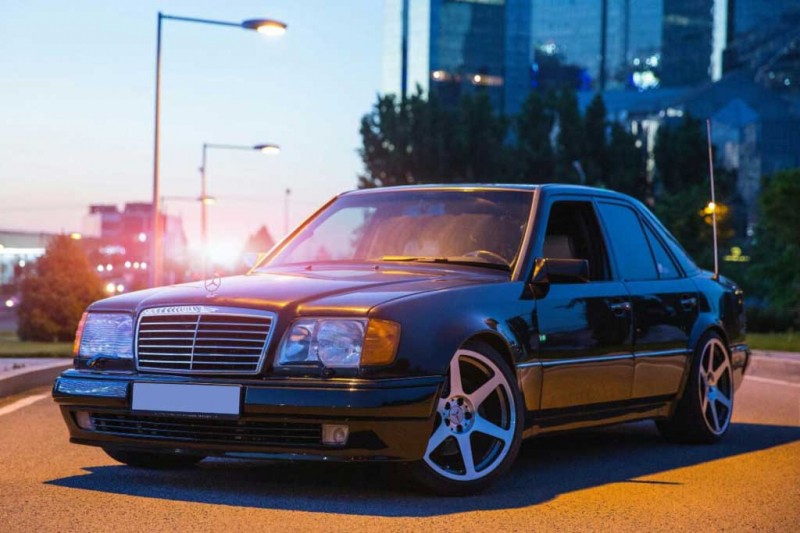 Топ-10 любопытных фактов про легендарный &laquo;волчок&raquo; Mercedes 500E W124