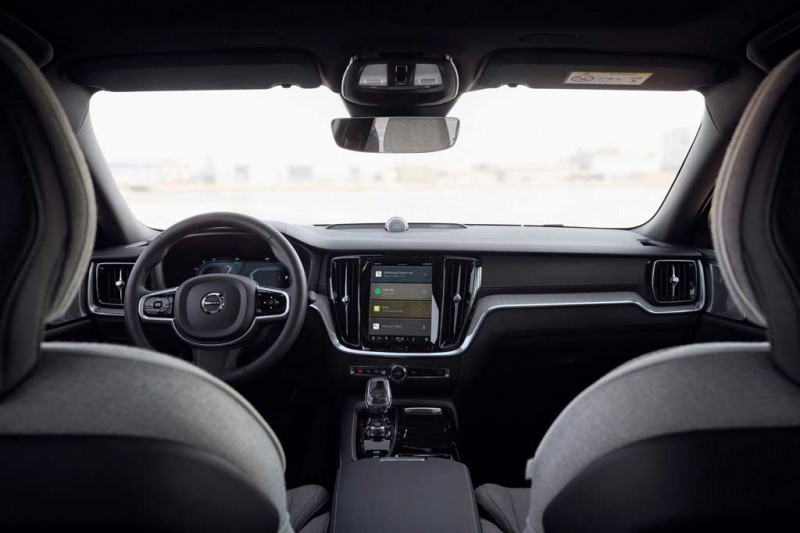 Компания Volvo торопится жить: представлены S60 и V60 уже 2023 модельного года