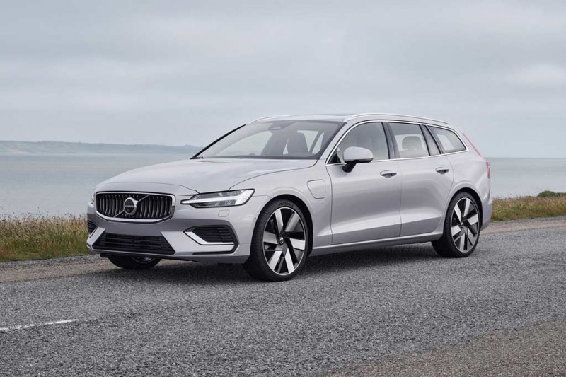 Компания Volvo торопится жить: представлены S60 и V60 уже 2023 модельного года