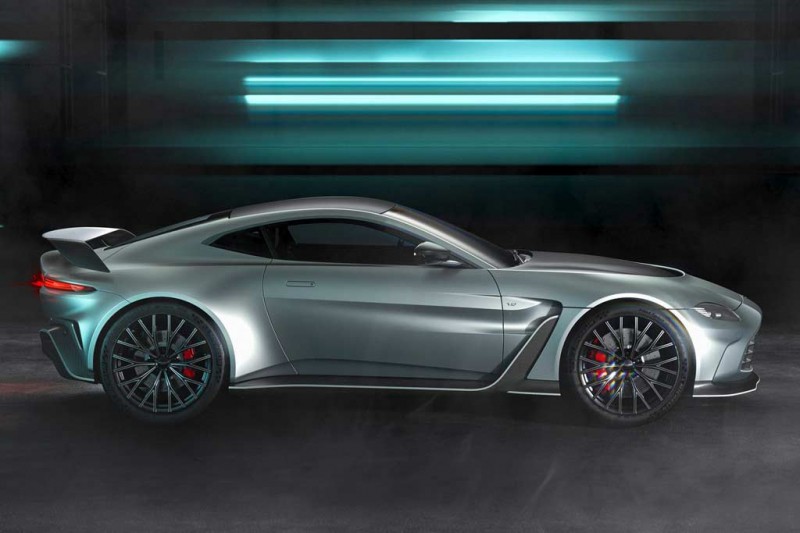 Представлен Aston Martin V12 Vantage: последняя модель компании с мотором V12