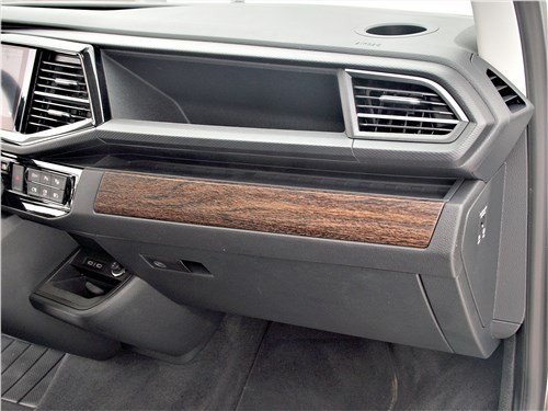 Тест-драйв Volkswagen Multivan (поколение T6.1) - Мультиинструмент в мечтах и в быту