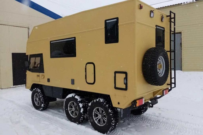 Армейский вездеход Pinzgauer 712 переделали в кемпер: цена машины 15 млн рублей