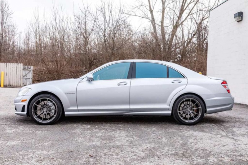 В продаже Mercedes S65 AMG с могучим V12: ценник на машину упал ниже плинтуса