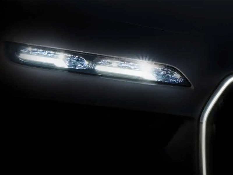 BMW готовится представить заряженный седан M7