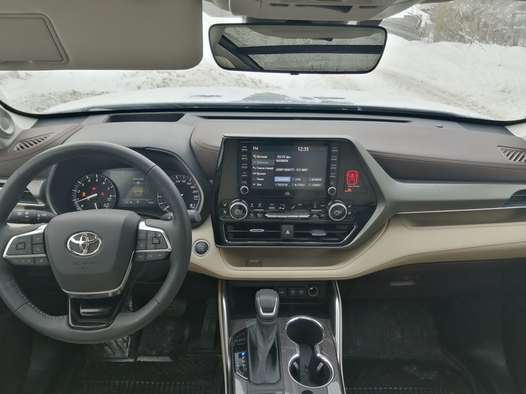 &laquo;Американский&raquo; десант: сравнительный тест-драйв Toyota Highlander и Volkswagen Teramont