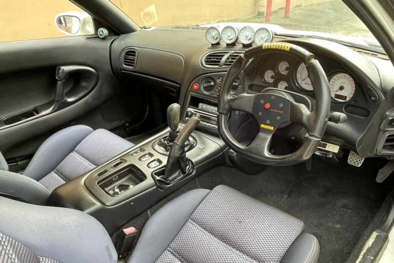 Mazda RX-7 с неоднозначным обвесом от RE Amemiya продают за 5,6 млн руб