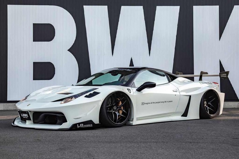 Тюнеры из Liberty Walk подготовили фирменный обвес для купе Ferrari 458 Italia