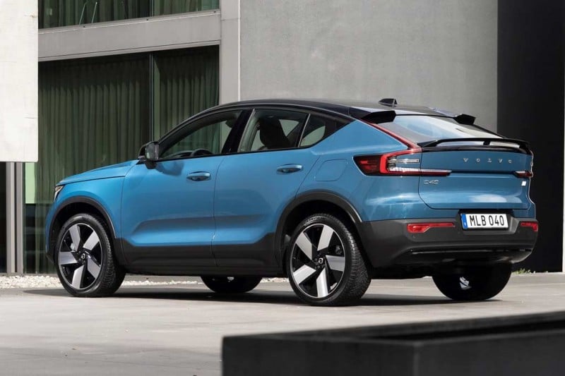 Для электрического Volvo C40 стала доступна одномоторная версия Single Motor 1 Для электрического Volvo C40 стала доступна одномоторная версия Single Motor