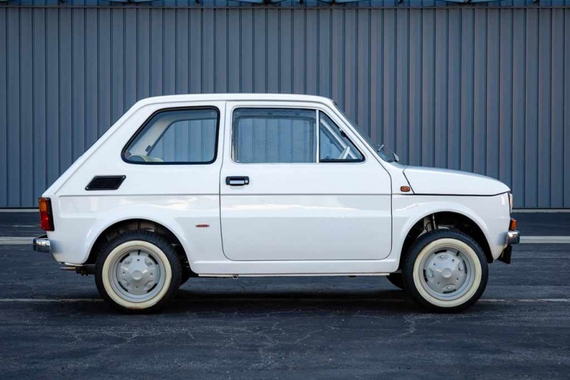 Известный актер Том Хэнкс решил продать подаренный ему компакт Polski Fiat 126p 4 Известный актер Том Хэнкс решил продать подаренный ему компакт Polski Fiat 126p