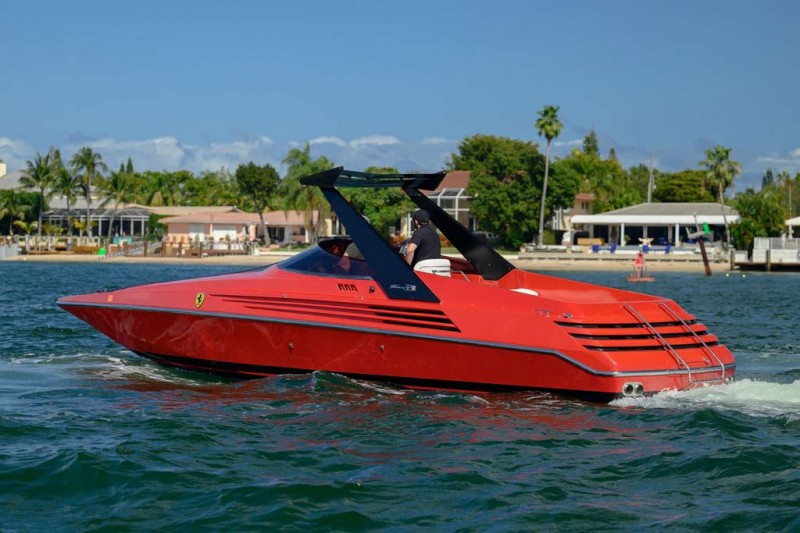 Редкий катер Riva Ferrari 32 выставлен на торги: таких в мире всего 40 штук