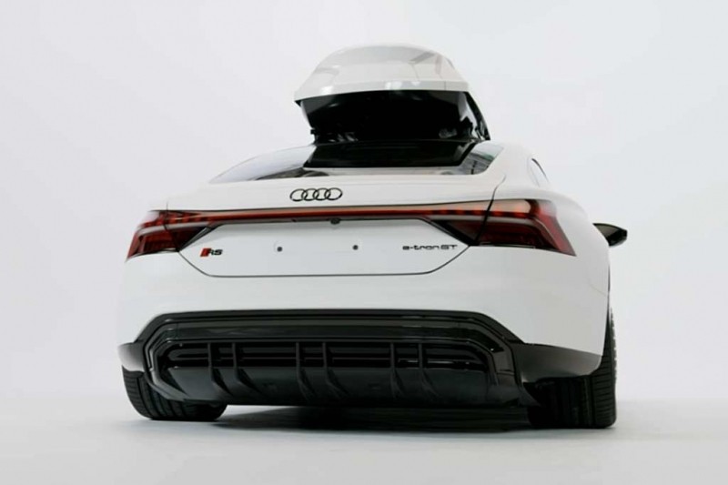 Кен Блок показал новую машину на каждый день: это белоснежный Audi RS e-tron GT 2 Кен Блок показал новую машину на каждый день: это белоснежный Audi RS e-tron GT