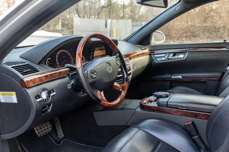 В продаже Mercedes S65 AMG с могучим V12: ценник на машину упал ниже плинтуса