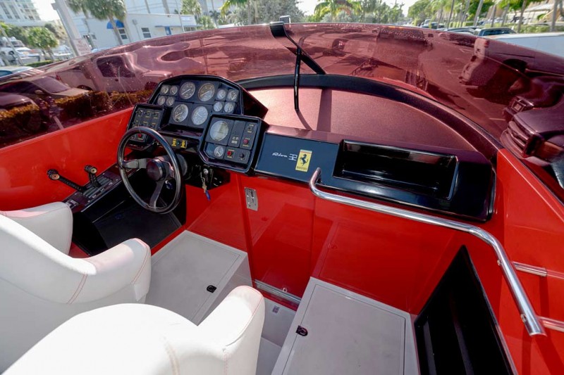 Редкий катер Riva Ferrari 32 выставлен на торги: таких в мире всего 40 штук