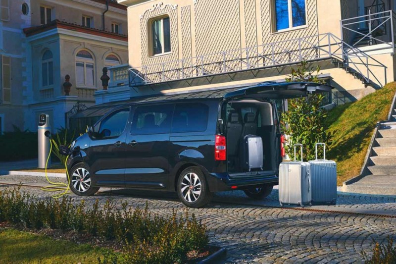 Представлен Fiat E-Ulysse: возрожденный вэн оснастили электрической установкой