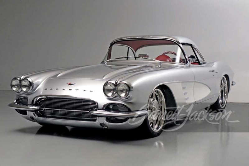 На торги выставлено сразу два эффектных рестомода на базе Chevrolet Corvette C1