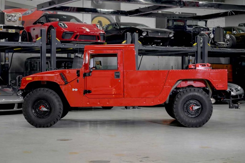 На торгах в Калифорнии продадут редкий красный пикап Hummer H1