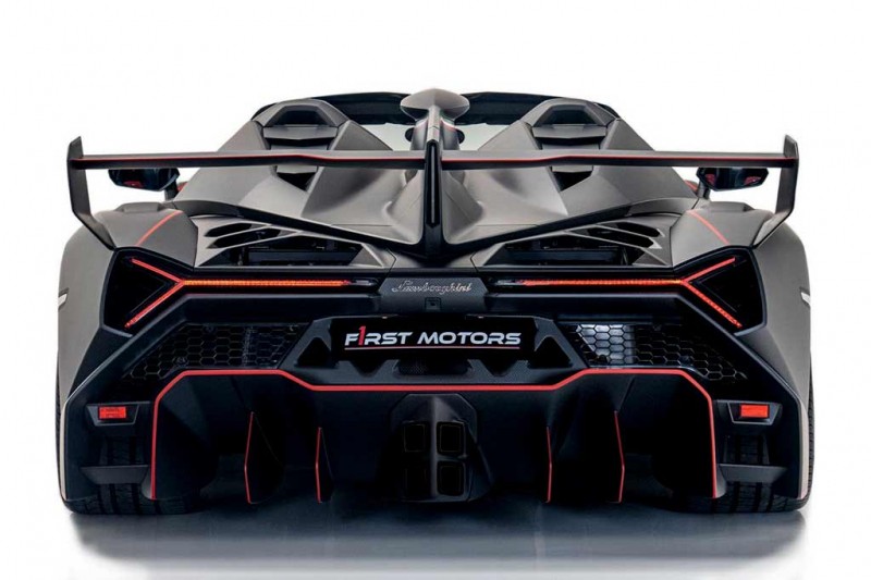 Единственный родстер Lamborghini Veneno в карбоновом кузове продают в Дубае