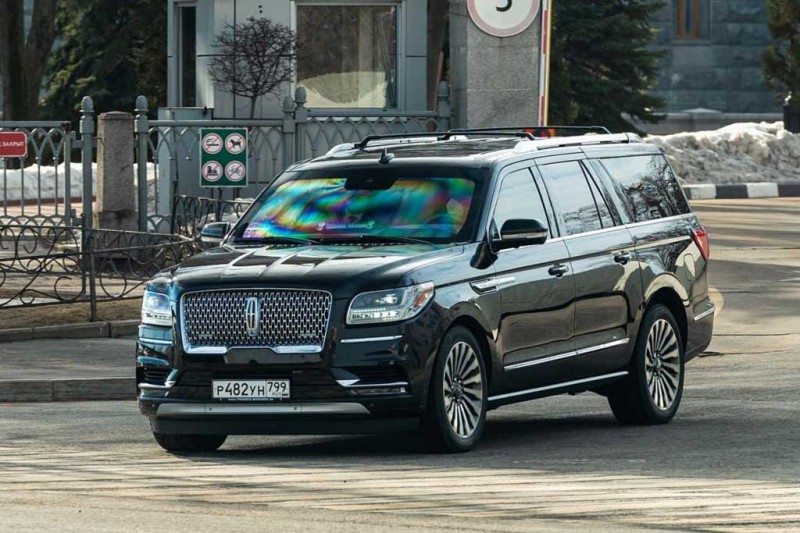Кортеж Патриарха Кирилла пополнился бронированным Lincoln Navigator L 2 Кортеж Патриарха Кирилла пополнился бронированным Lincoln Navigator L