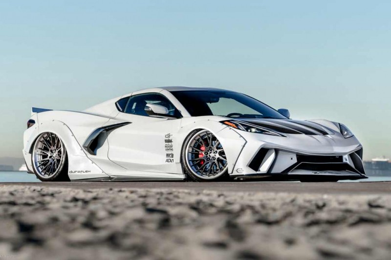 Новый Corvette C8 Stingray обзавелся сумасшедшим обвесом, пневмой и модными колесами 1 Новый Corvette C8 Stingray обзавелся сумасшедшим обвесом, пневмой и модными колесами