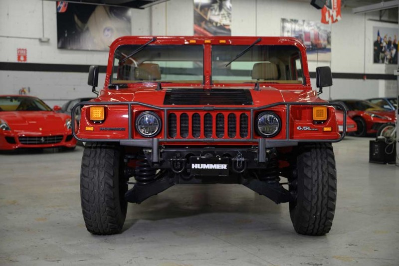 На торгах в Калифорнии продадут редкий красный пикап Hummer H1