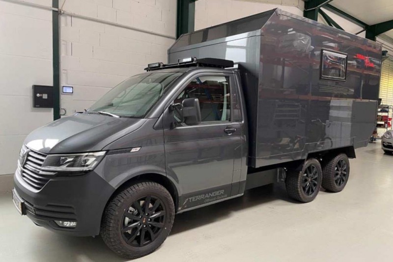 В Германии продают &laquo;голый&raquo; кемпер Volkswagen Transporter за 22 млн рублей
