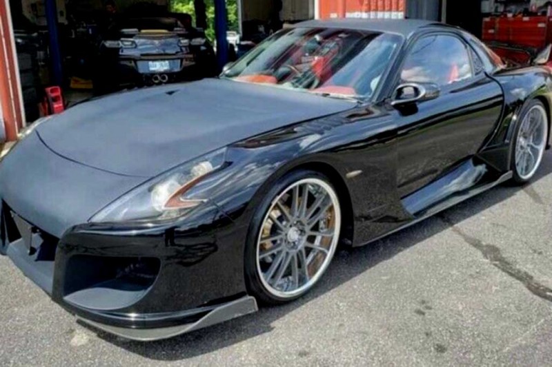 На eBay продают Mazda RX-7 с обвесом от RE Amemiya и фарами от Nissan 370Z