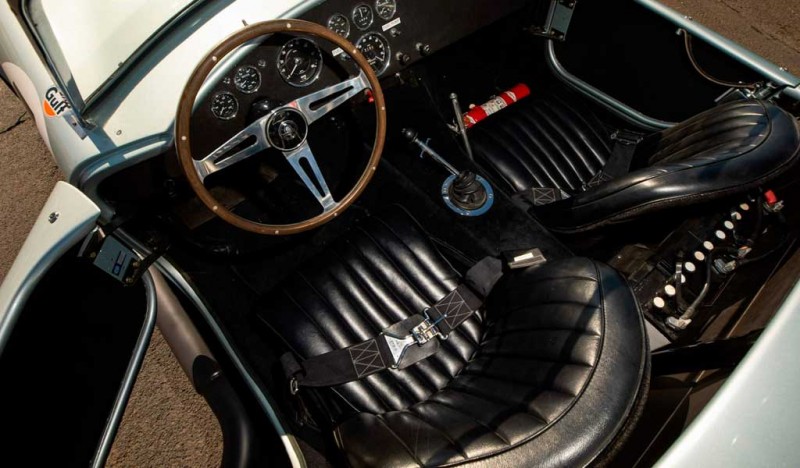На аукцион выставлен редкий родстер Shelby 427 S/C Cobra 1965 года
