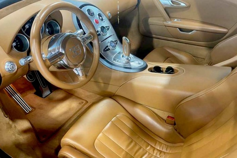 Единственный золотисто-бежевый Bugatti Veyron 2008 года оценили почти в ₽200 млн