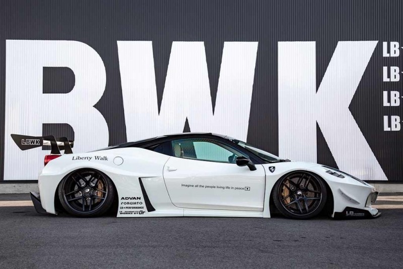 Тюнеры из Liberty Walk подготовили фирменный обвес для купе Ferrari 458 Italia