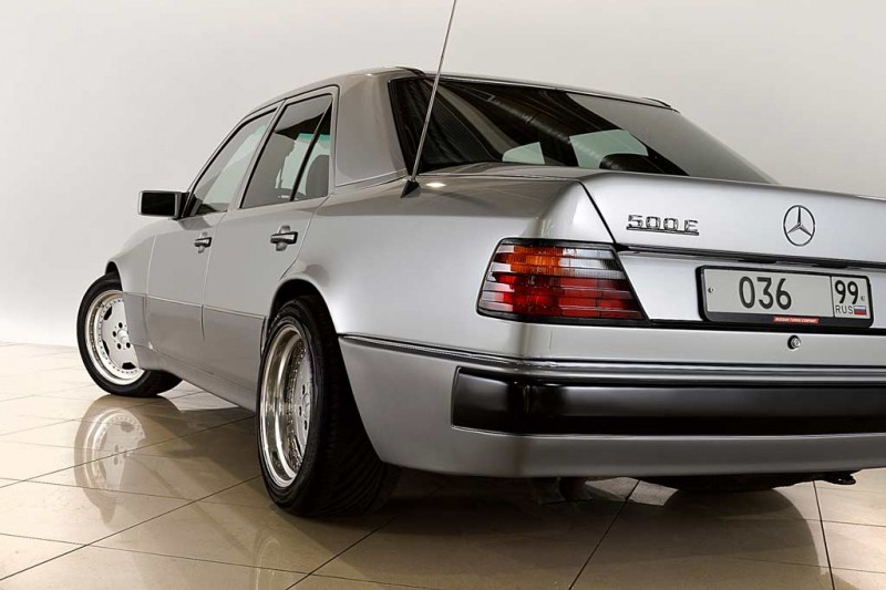 Топ-10 любопытных фактов про легендарный &laquo;волчок&raquo; Mercedes 500E W124