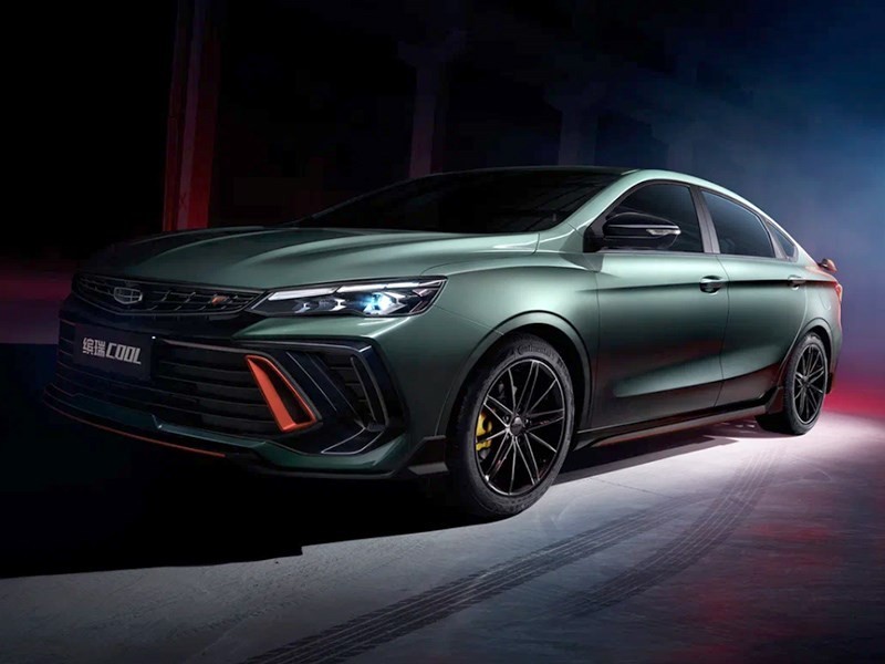 В Geely представили первый заряженный седан