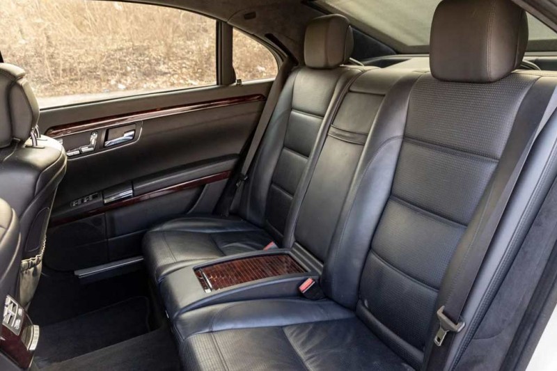 В продаже Mercedes S65 AMG с могучим V12: ценник на машину упал ниже плинтуса