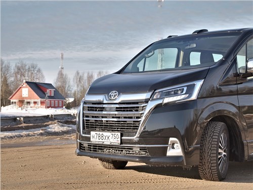 Почему Toyota HiAce так похож на самолет?