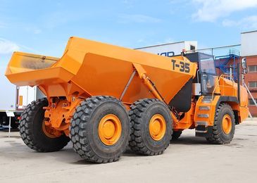 Вместо Volvo и Caterpillar: в России построили огромный грузовой &laquo;капотник&raquo;
